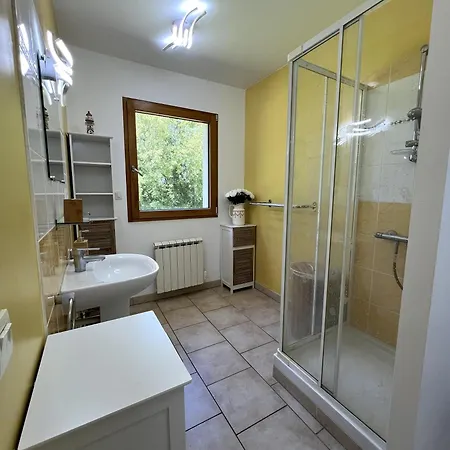 Maison De Charlie Madame Est Servie Holiday home *